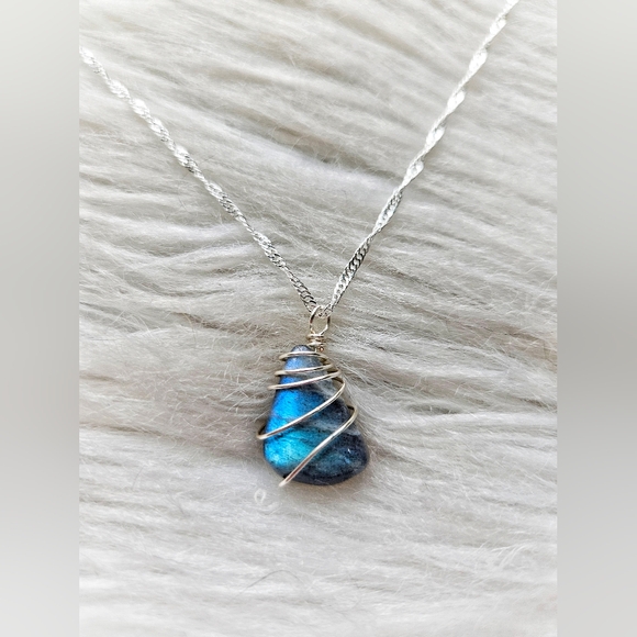 Handcrafted Jewelry - 925 Labradorite Necklace